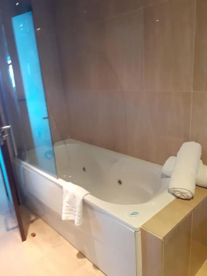 Apartamento Bahia De La Plata Seafront Estepona 0*,  España